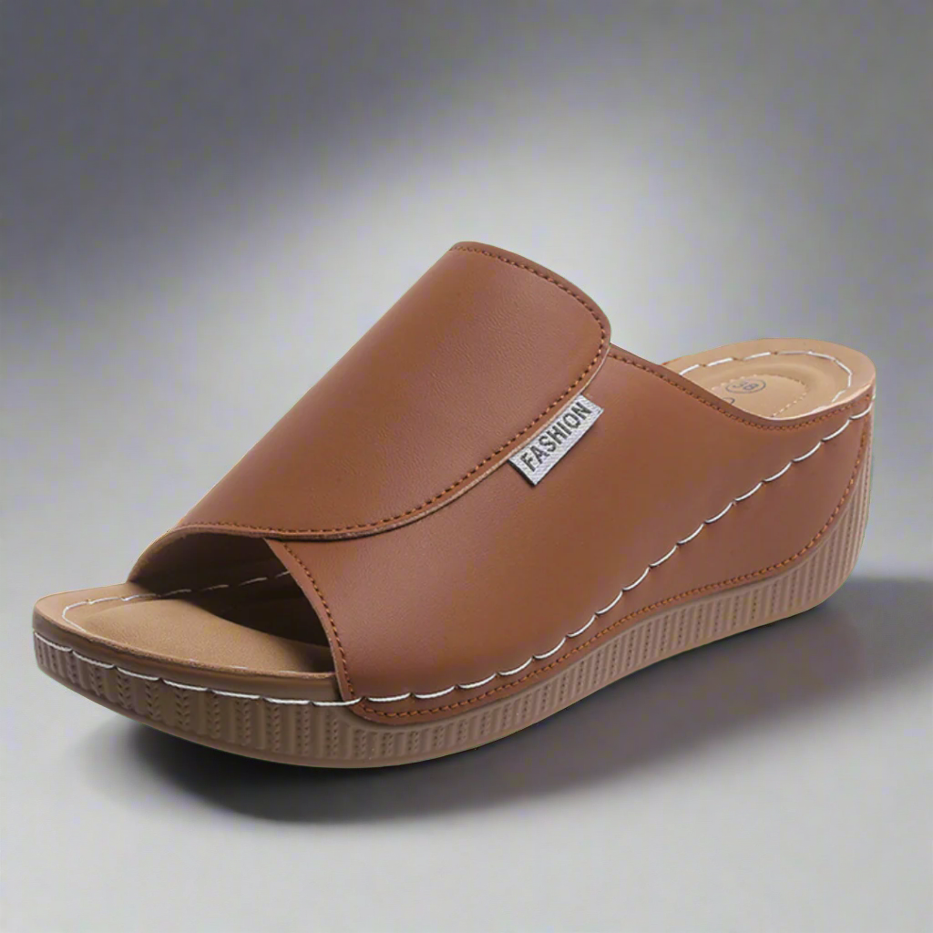 Ortrudis | Handgemaakte sandaal met een comfortabele zool