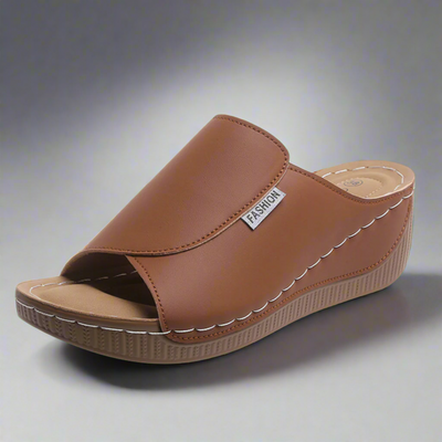 Ortrudis | Handgemaakte sandaal met een comfortabele zool