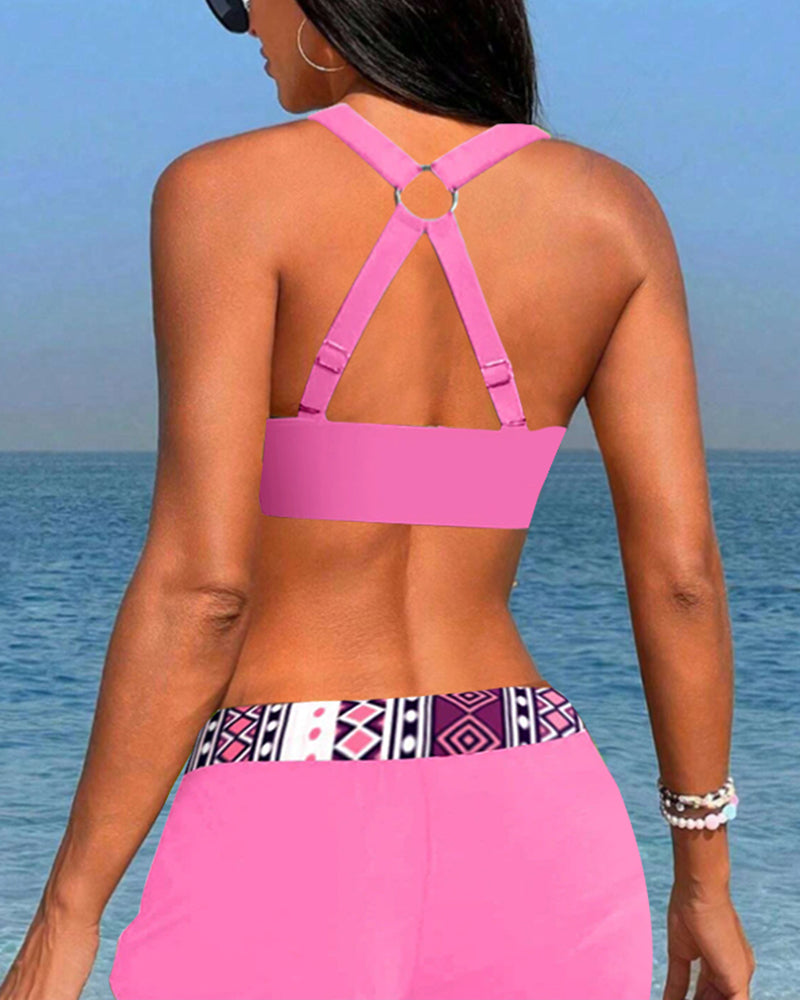 High-waisted bikini with geometric print