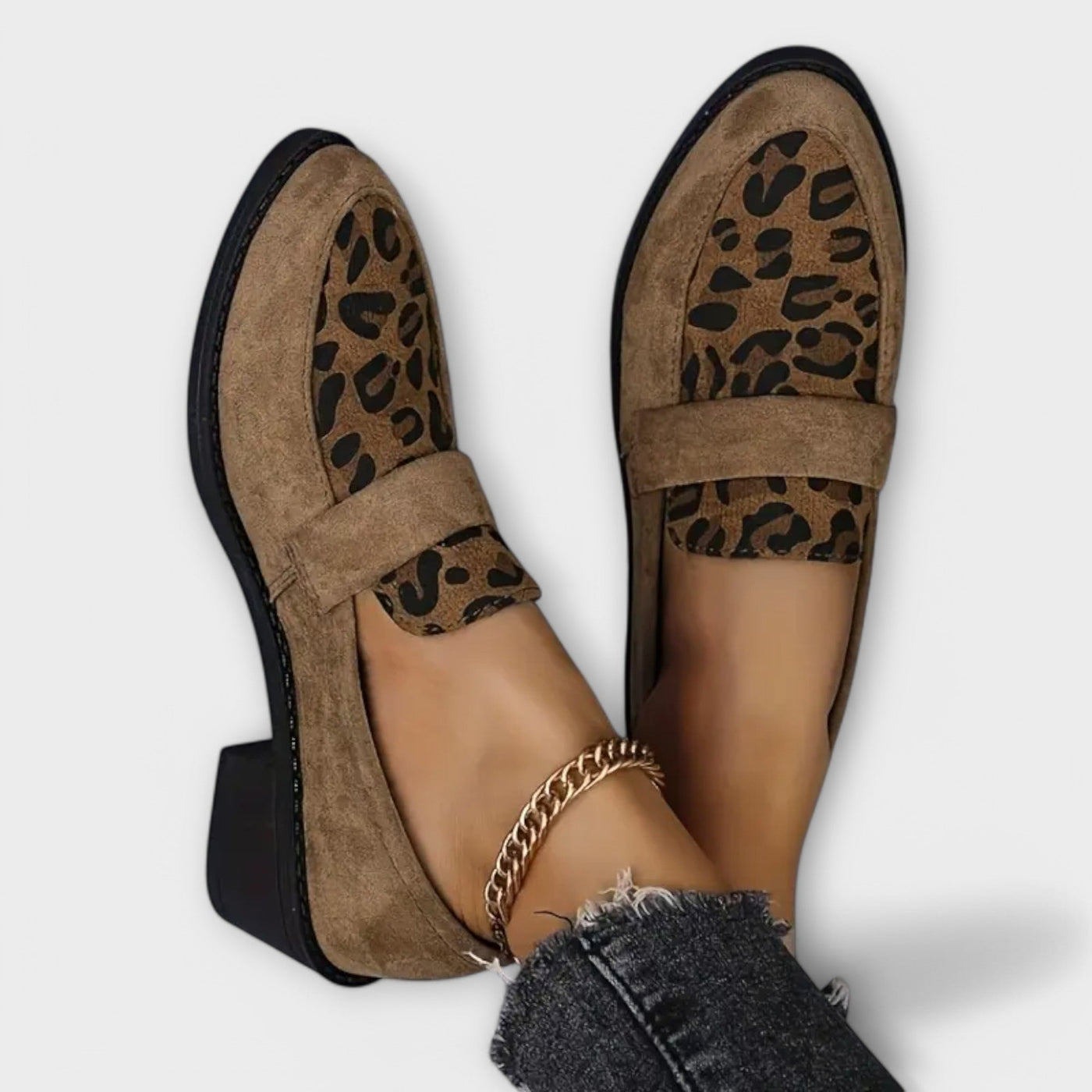 KARLA - Elegant women's shoes with a leopard print
