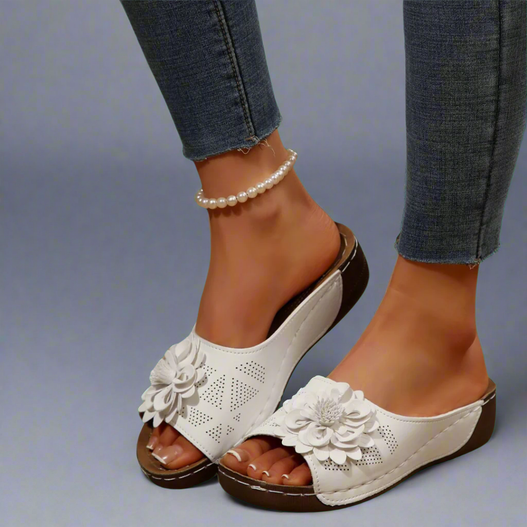 CWS Jolanda | Elegant Orthopaedic Sandals with Floral Pattern