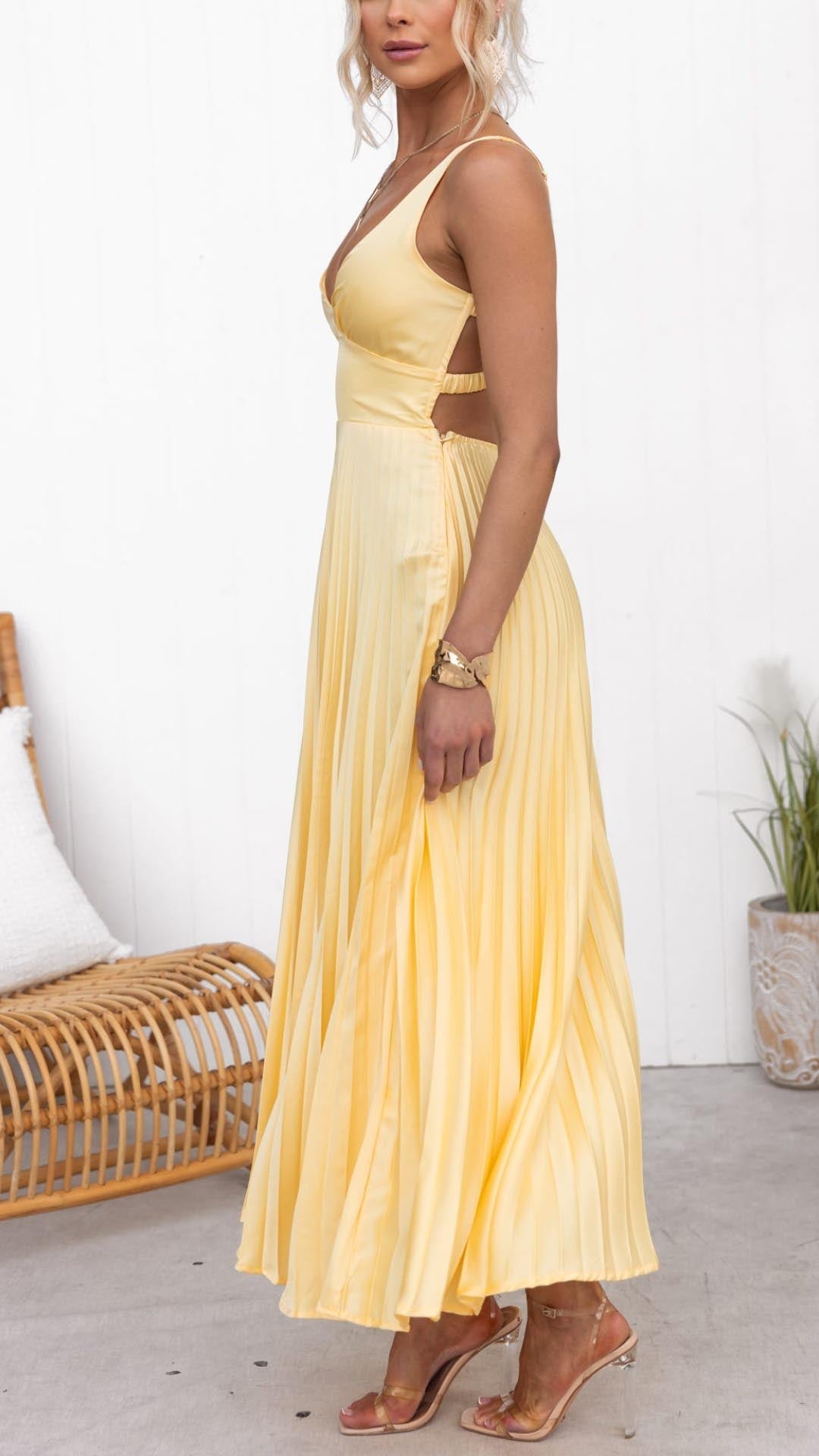 Aby - Maxi Pleated Dress Yellow with V-Neck