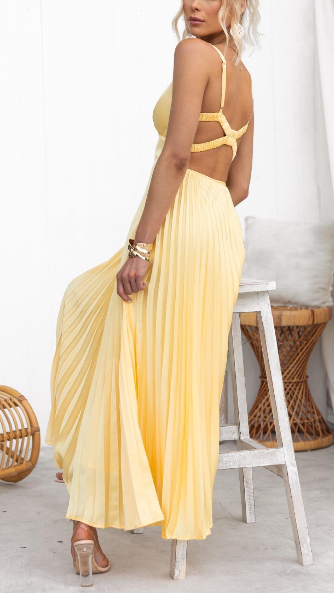 Aby - Maxi Pleated Dress Yellow with V-Neck