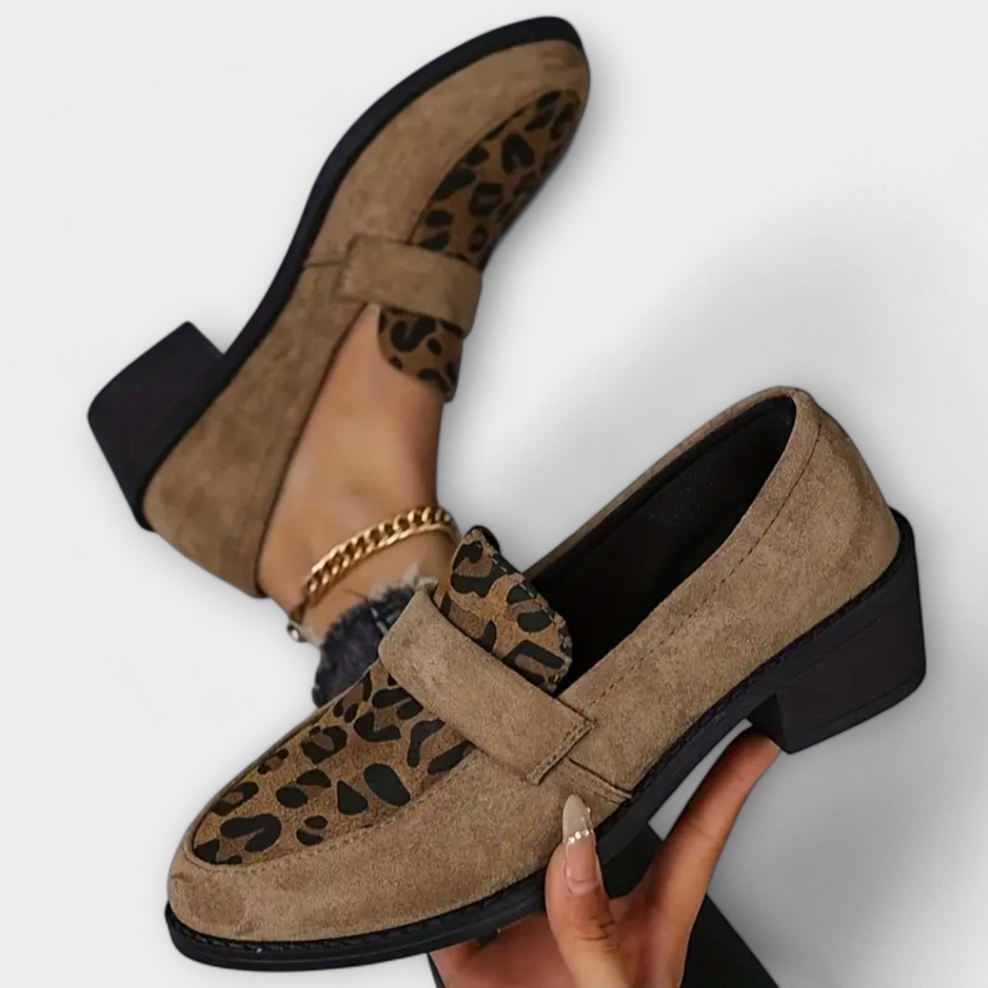 KARLA - Elegant women's shoes with a leopard print