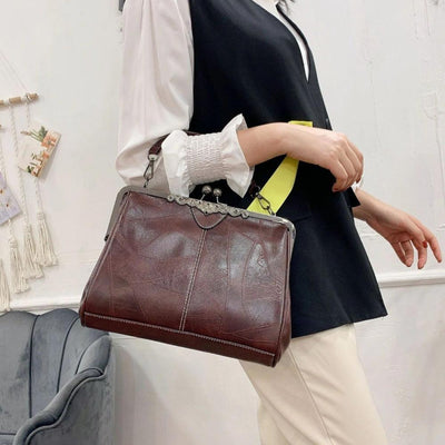 Mila | Timeless vintage bag with elegant flap clasp