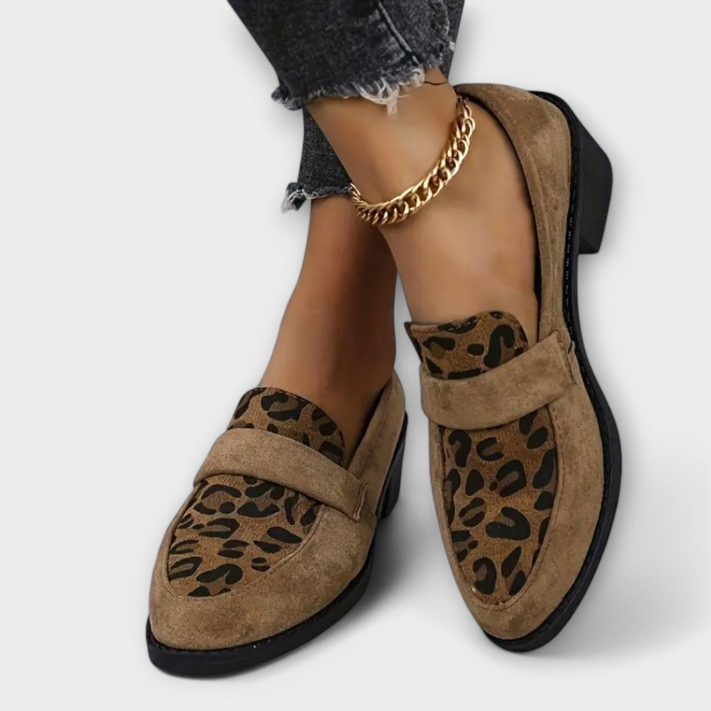 KARLA - Elegant women's shoes with a leopard print