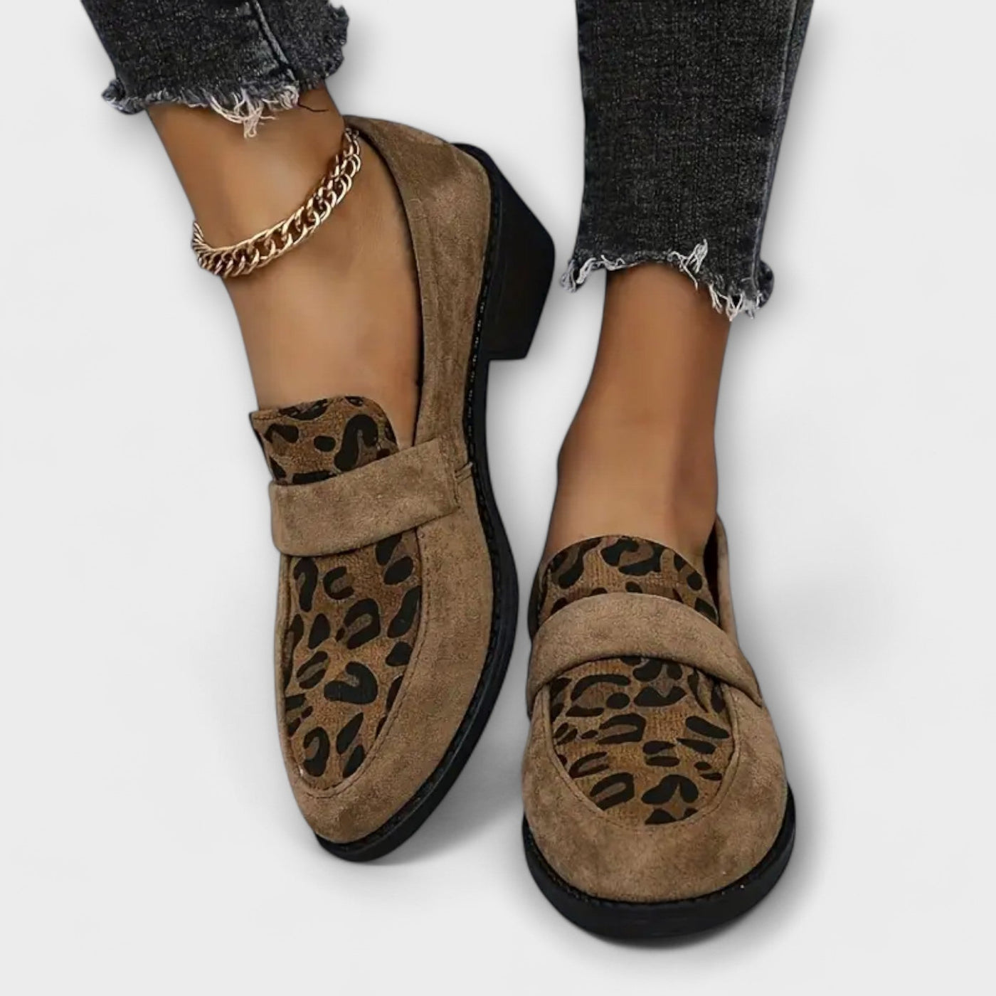 KARLA - Elegant women's shoes with a leopard print