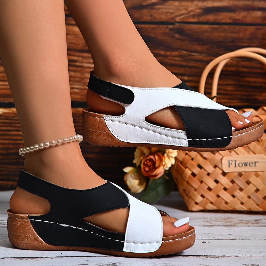Casual sandals with open toe