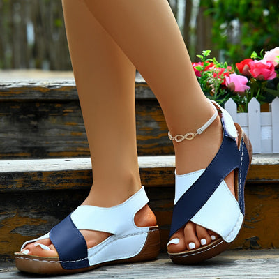 Casual sandals with open toe