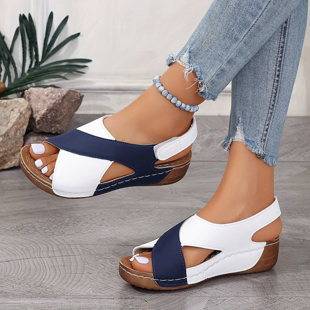 Casual sandals with open toe